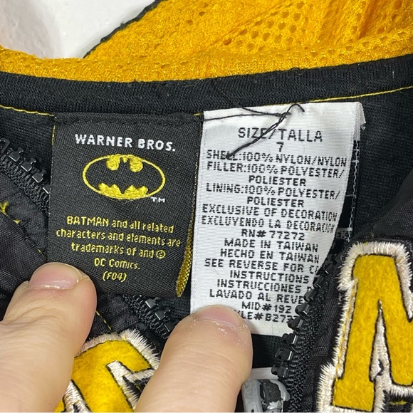 Batman, Quilted Hooded Vest. Size 7. In good used condition! - Picture 4 of 5